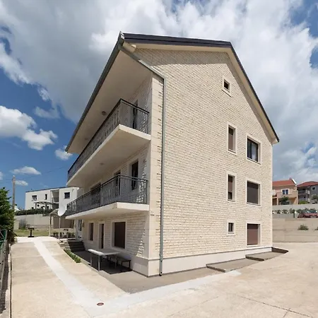Bella Dalia Apartamento Mravince